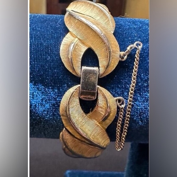 Crown Trifari Signed Vintage Gold Tone Linked Chain Bracelet 6.75" - Picture 12 of 13